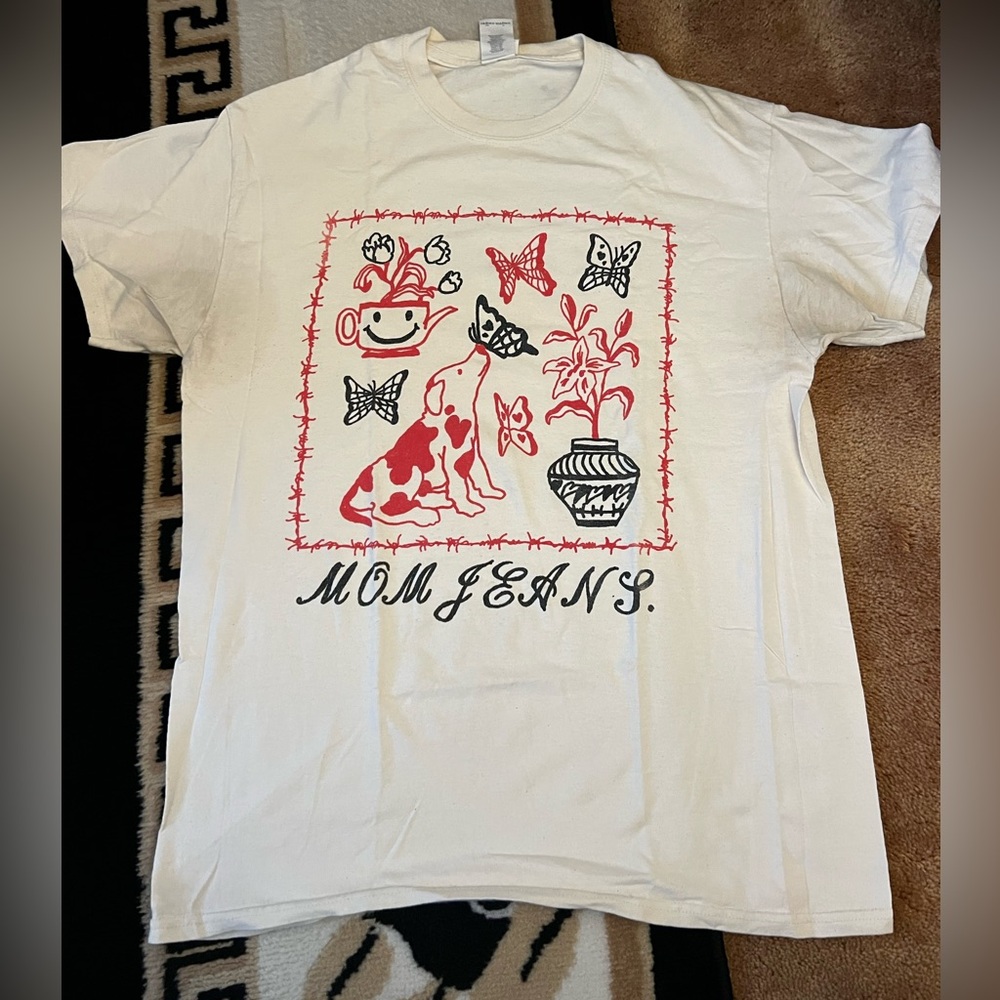 Used Vintage Mom Jeans Band Shirt size M